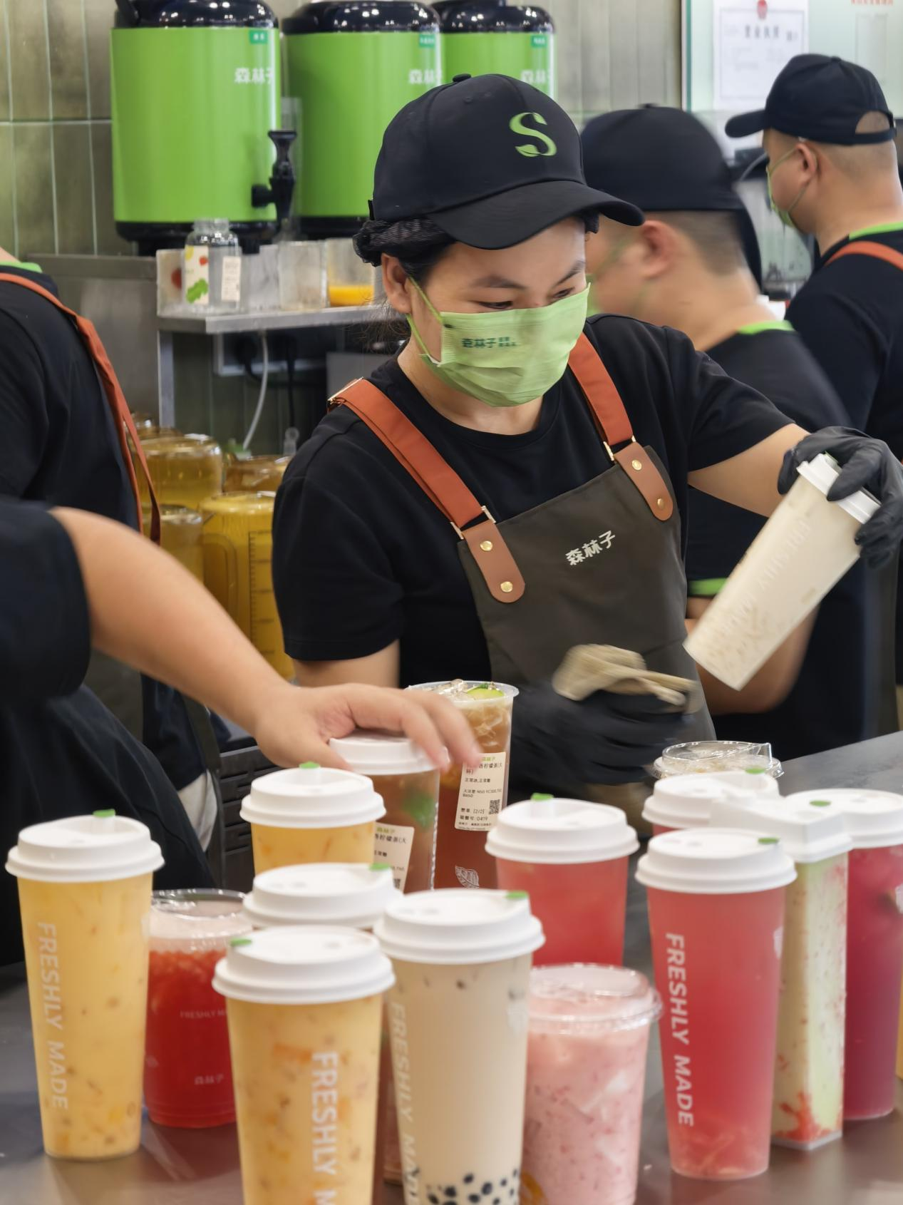 三天GMV破15万、单日最高3295杯：森林子广州旗舰店凭何引爆果蔬茶赛道？